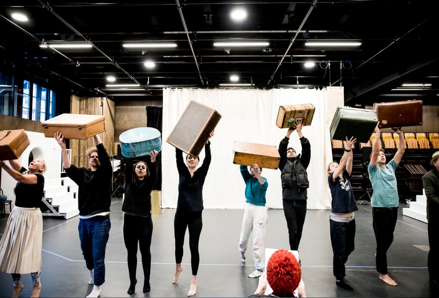 Comedy 2022 rehearsal image 1800x1220 1