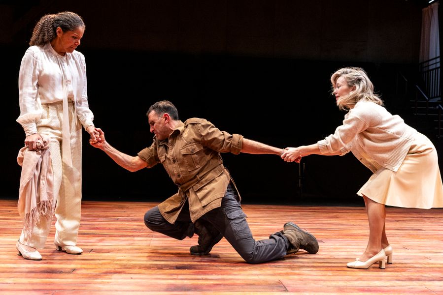 Bell Shakespeare Corialanus Photo Brett Boardman 012404