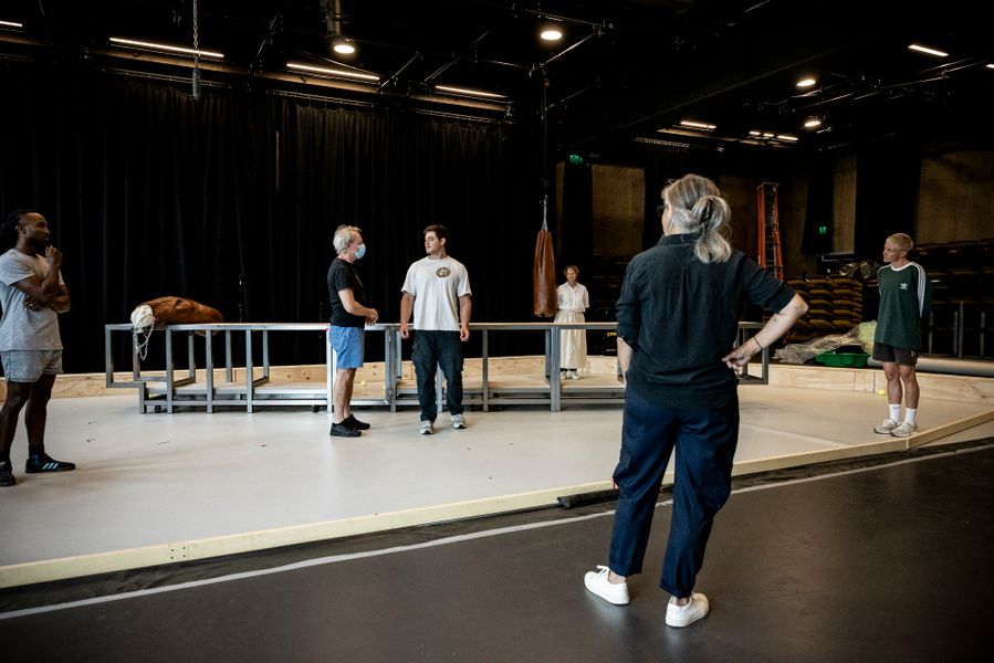 Bell Shakespeare Henry V Rehearsal 003207
