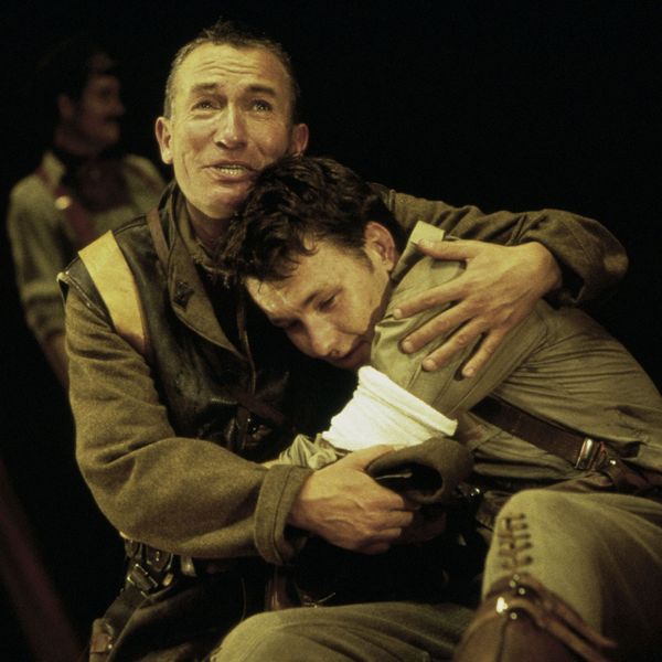 Richard Piper as King Henry IV and Joel Edgerton as Prince Hal in HENRY 4, directed by John Bell (1998)