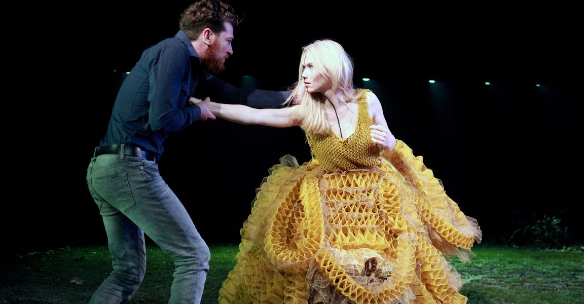 Dan Spielman as Macbeth and Lizzie Schebesta as the Weird Sisters (2012, photo: Rush)