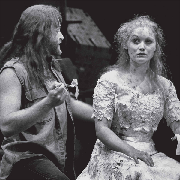 Christopher Stollery as Petruchio and Essie Davis as Katarina in THE TAMING OF THE SHREW, directed by John Bell (1994)