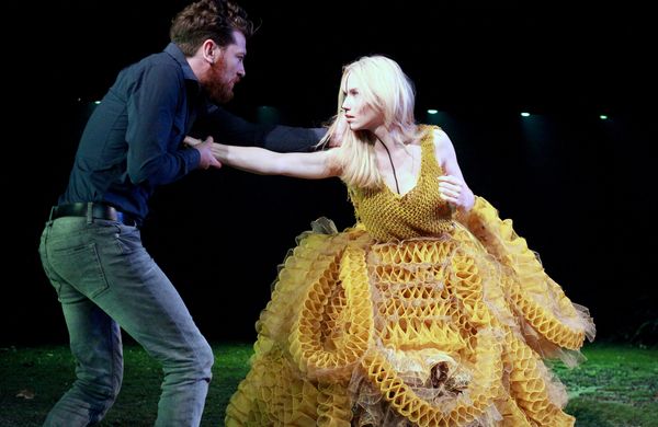 Dan Spielman as Macbeth and Lizzie Schebesta as the Weird Sisters (2012, photo: Rush)